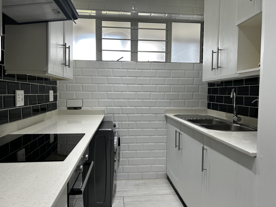 To Let 1 Bedroom Property for Rent in Mouille Point Western Cape